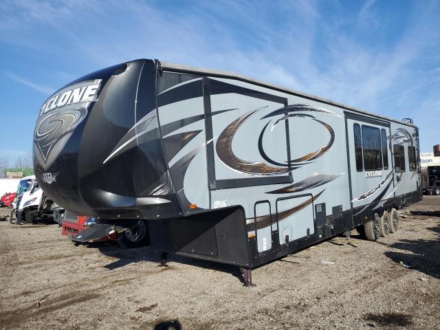 5SFCG4335GE305803 - 2016 HEARTLAND CYCLONE შავი ფოტო 2