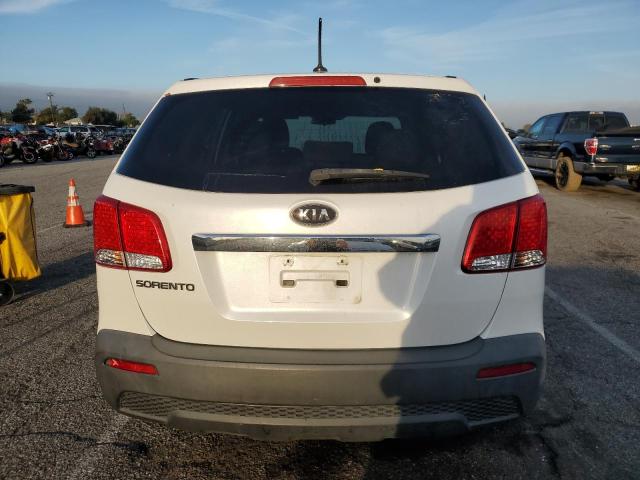 5XYKT3A14BG047263 - 2011 KIA SORENTO BASE WHITE photo 6