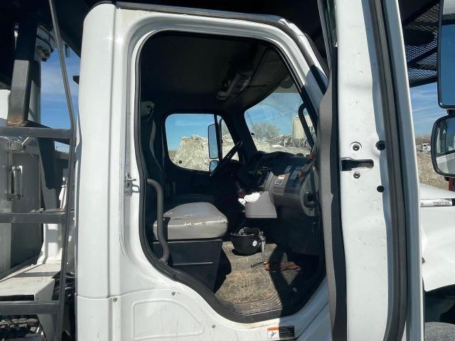 3ALACXFC7JDJN4210 - 2018 FREIGHTLINER M2 106 MEDIUM DUTY WHITE photo 5