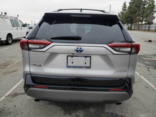 2T3EWRFV8KW015632 - 2019 TOYOTA RAV4 XSE SILVER photo 6