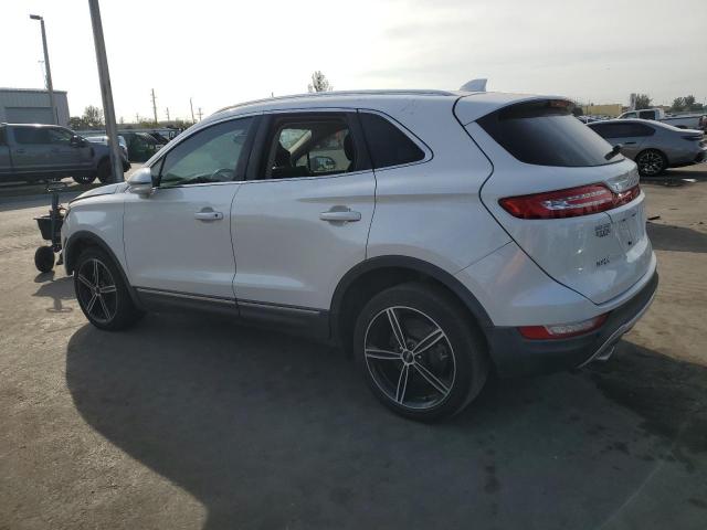 5LMCJ2C99HUL14436 - 2017 LINCOLN MKC SELECT WHITE photo 2