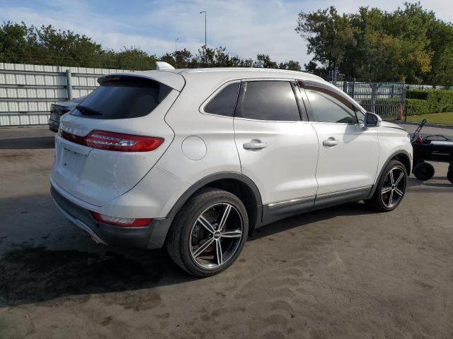 5LMCJ2C99HUL14436 - 2017 LINCOLN MKC SELECT WHITE photo 3