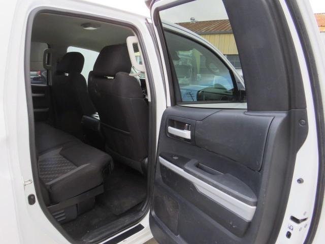 5TFRY5F1XKX249283 - 2019 TOYOTA TUNDRA DOUBLE CAB SR/SR5 WHITE photo 6