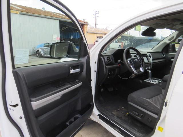 5TFRY5F1XKX249283 - 2019 TOYOTA TUNDRA DOUBLE CAB SR/SR5 WHITE photo 9