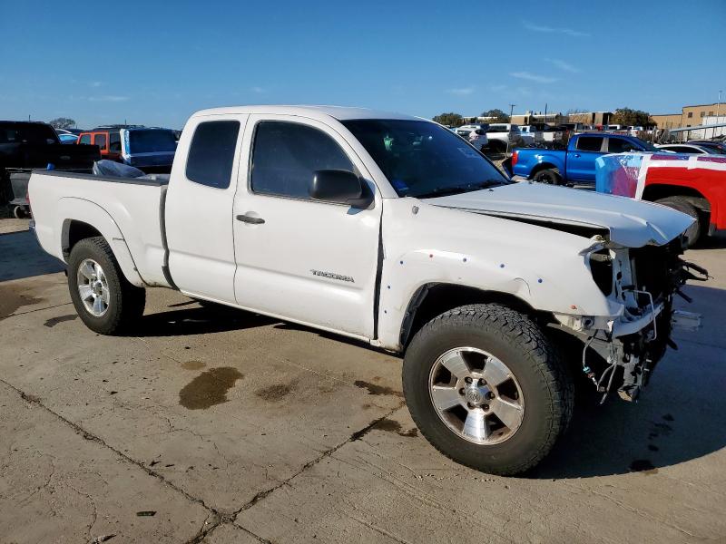 5TFTU4GN1BX001582 - 2011 TOYOTA TACOMA PRERUNNER ACCESS CAB WHITE photo 4