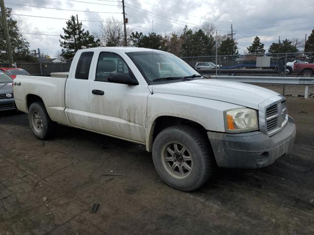 1D7HW22K15S278936 - 2005 DODGE DAKOTA ST WHITE photo 4