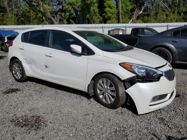 KNAFX5A85G5494728 - 2016 KIA FORTE EX WHITE photo 4