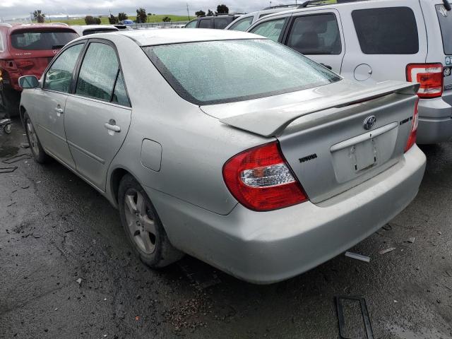 JTDBE32K920129304 - 2002 TOYOTA CAMRY LE SILVER photo 2