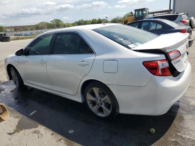 4T1BF1FK3CU618234 - 2012 TOYOTA CAMRY BASE WHITE photo 2