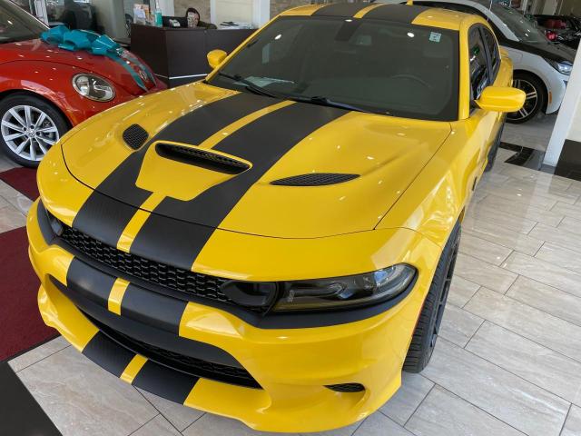 2C3CDXL91JH202819 - 2018 DODGE CHARGER SRT HELLCAT YELLOW photo 2