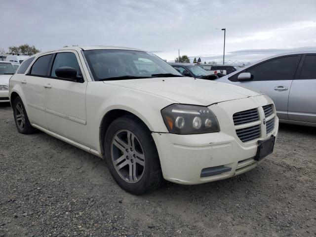 2D4FV48V15H618274 - 2005 DODGE MAGNUM SXT CREAM photo 4