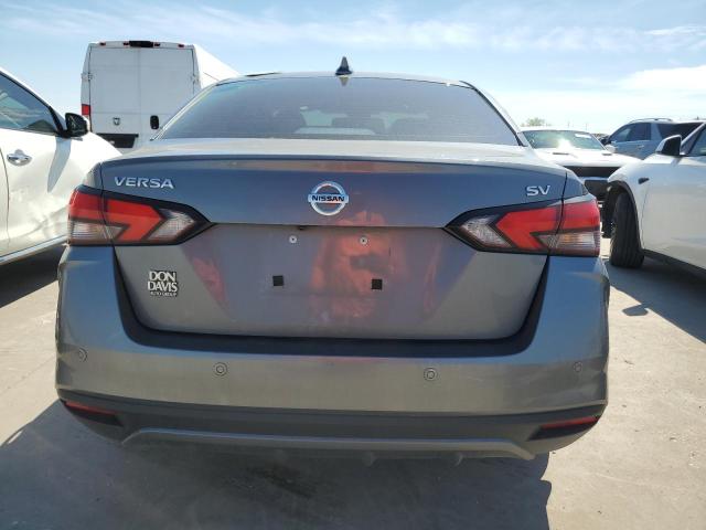 3N1CN8EV1ML895690 - 2021 NISSAN VERSA SV GRAY photo 6