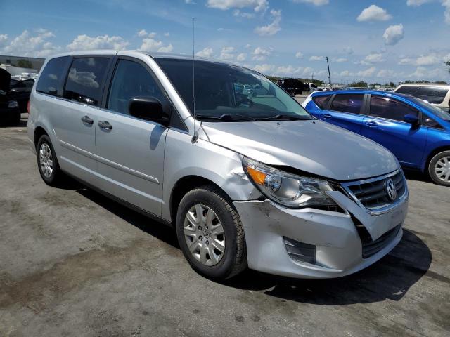 2V4RW4DG1BR717865 - 2011 VOLKSWAGEN ROUTAN S SILVER photo 4