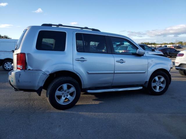 5FNYF4H56AB033886 - 2010 HONDA PILOT EXL SILVER photo 3