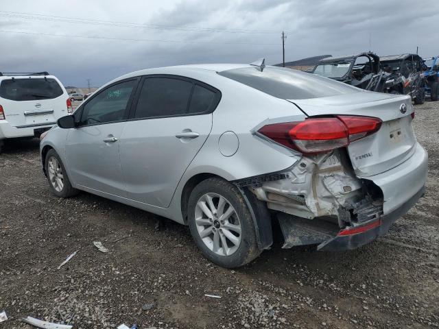 3KPFL4A73HE064329 - 2017 KIA FORTE LX SILVER photo 2