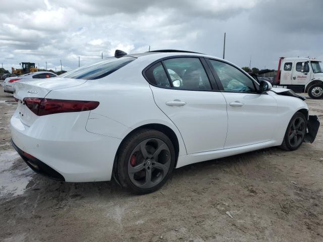 ZARFAEDN3H7553549 - 2017 ALFA ROMEO GIULIA Q4 白色 照片 3