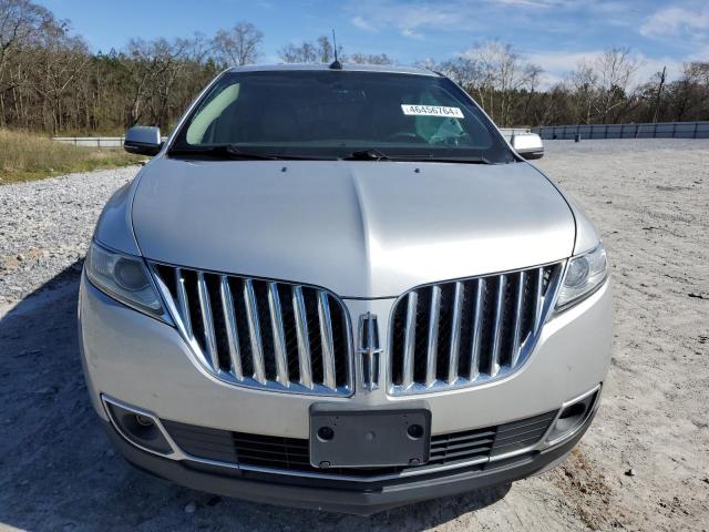 2LMDJ6JK2DBL44774 - 2013 LINCOLN MKX SILVER photo 5