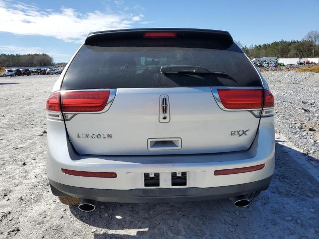 2LMDJ6JK2DBL44774 - 2013 LINCOLN MKX SILVER photo 6