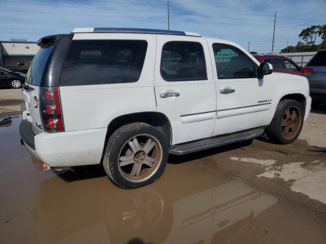 1GKFK63857J401576 - 2007 GMC YUKON DENALI WHITE photo 3