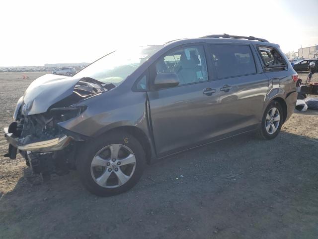 2017 TOYOTA SIENNA LE, 