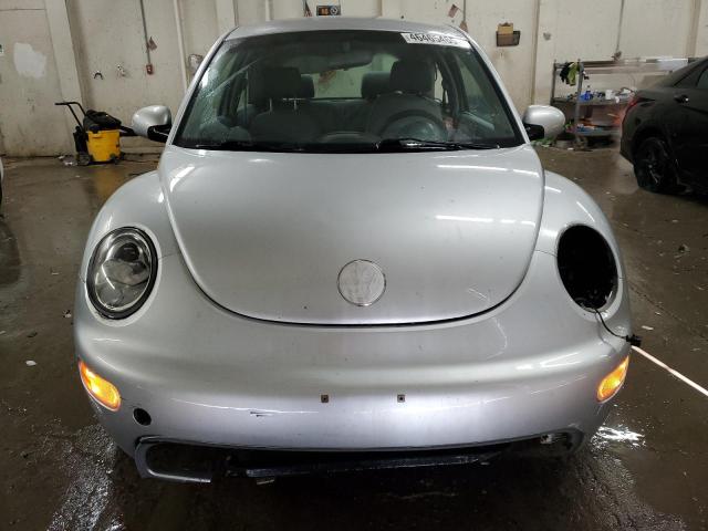 3VWBK21CX4M402373 - 2004 VOLKSWAGEN NEW BEETLE GL 银色 照片 5