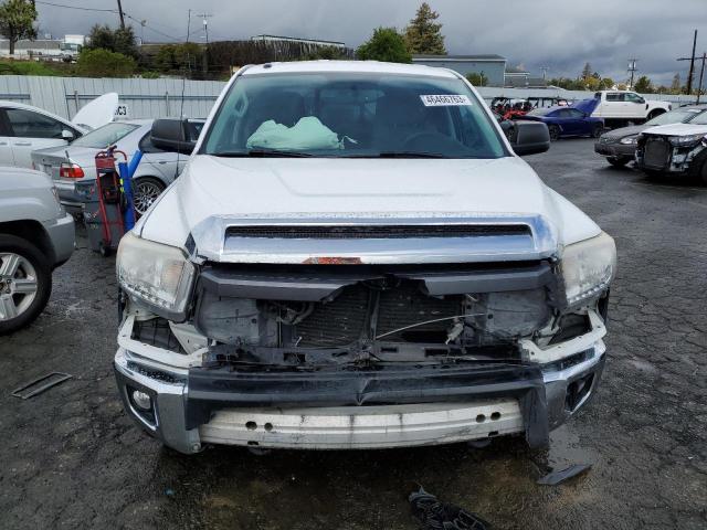 5TFUY5F14FX462715 - 2015 TOYOTA TUNDRA DOUBLE CAB SR/SR5 WHITE photo 5