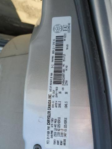 2V4RW4DG4BR714801 - 2011 VOLKSWAGEN ROUTAN S SILVER photo 14