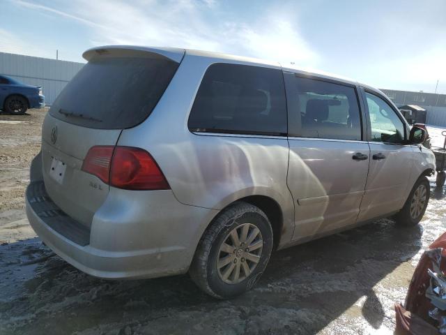 2V4RW4DG4BR714801 - 2011 VOLKSWAGEN ROUTAN S SILVER photo 3