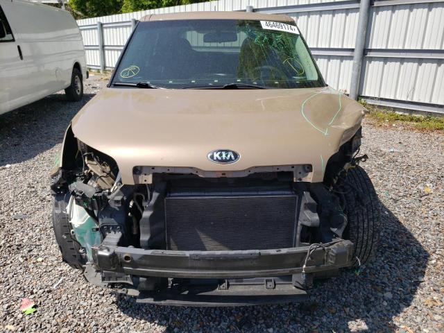 KNDJN2A27G7250936 - 2016 KIA SOUL TAN photo 5