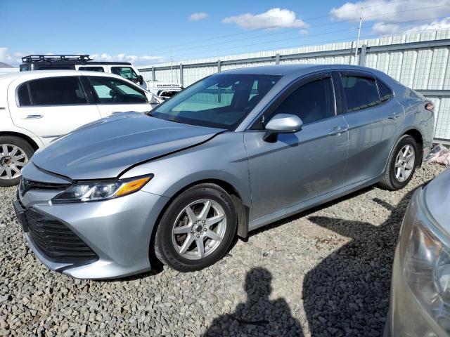 4T1B11HK5JU051906 - 2018 TOYOTA CAMRY L GRAY photo 1