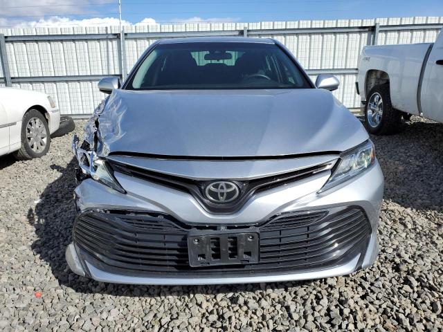 4T1B11HK5JU051906 - 2018 TOYOTA CAMRY L GRAY photo 5