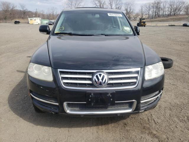 WVGCM77L55D018323 - 2005 VOLKSWAGEN TOUAREG 4.2 BLACK photo 5