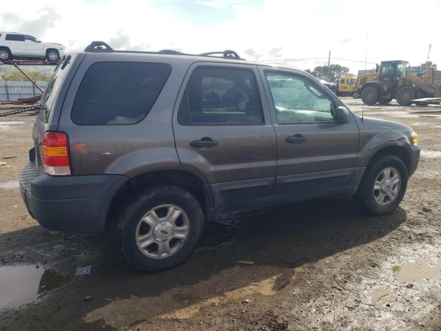 1FMYU03115KE24452 - 2005 FORD ESCAPE XLT GRAY photo 3