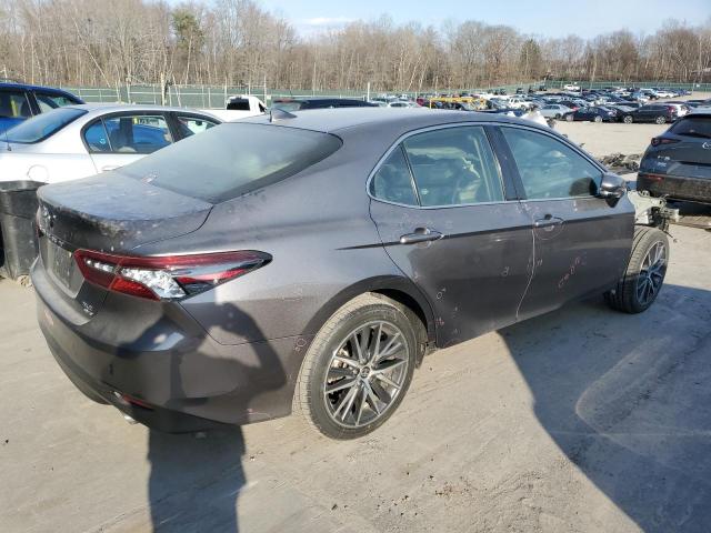 4T1F11BK1MU037760 - 2021 TOYOTA CAMRY XLE GRAY photo 3