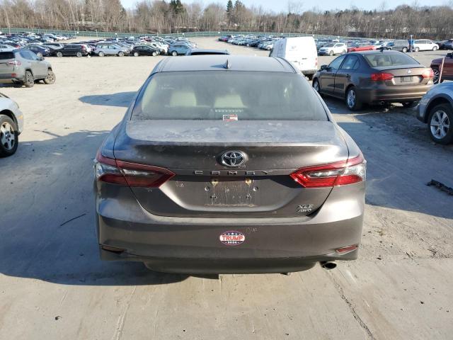 4T1F11BK1MU037760 - 2021 TOYOTA CAMRY XLE GRAY photo 6