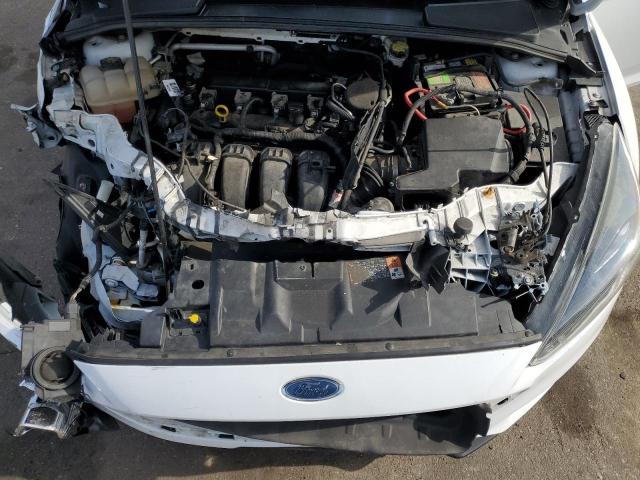 1FADP3F27FL314281 - 2015 FORD FOCUS SE WHITE photo 11