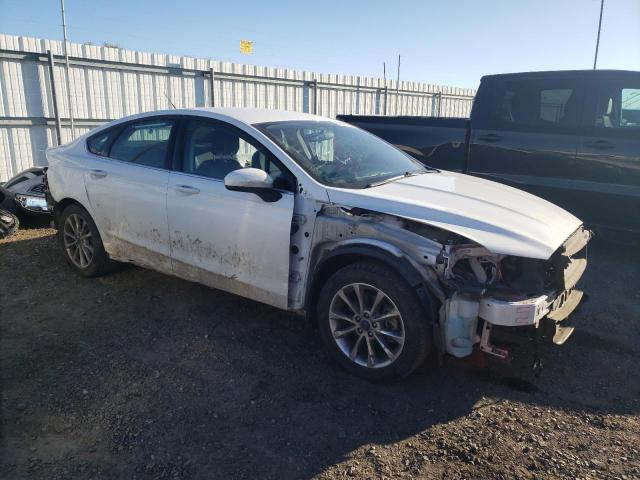 3FA6P0HD4HR195731 - 2017 FORD FUSION SE WHITE photo 4