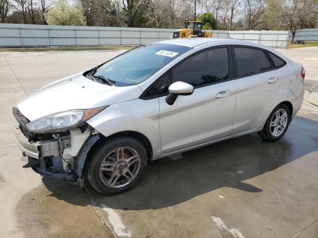 3FADP4BJ3JM112516 - 2018 FORD FIESTA SE SILVER photo 1