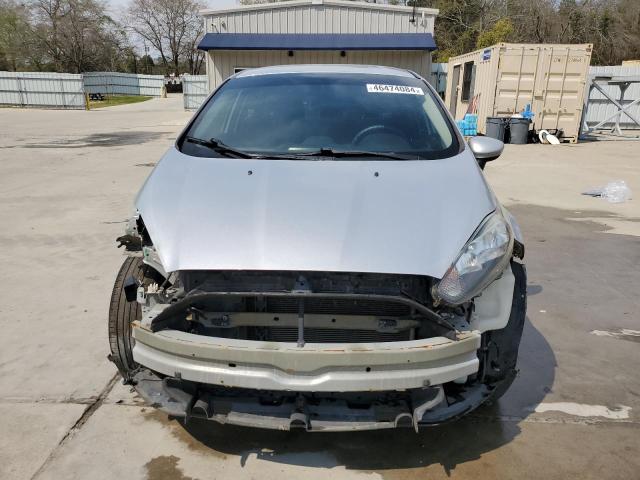 3FADP4BJ3JM112516 - 2018 FORD FIESTA SE SILVER photo 5