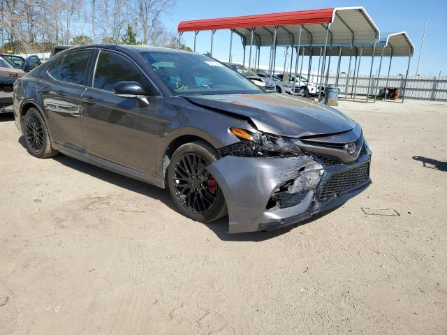 4T1G11AKXPU790147 - 2023 TOYOTA CAMRY SE NIGHT SHADE GRAY photo 4