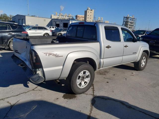 5TFJU4GN1BX001489 - 2011 TOYOTA TACOMA DOUBLE CAB PRERUNNER SILVER photo 3