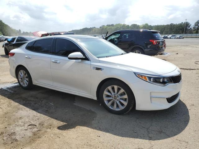 5XXGU4L39GG105564 - 2016 KIA OPTIMA EX WHITE photo 4