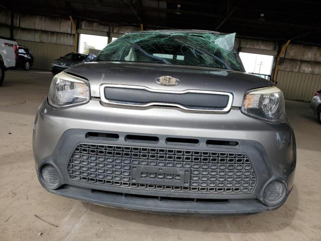 KNDJN2A21G7318129 - 2016 KIA SOUL SILVER photo 5