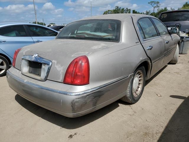 1LNHM81W31Y689216 - 2001 LINCOLN TOWN CAR EXECUTIVE BEIGE photo 3