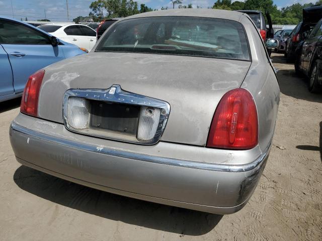 1LNHM81W31Y689216 - 2001 LINCOLN TOWN CAR EXECUTIVE BEIGE photo 6