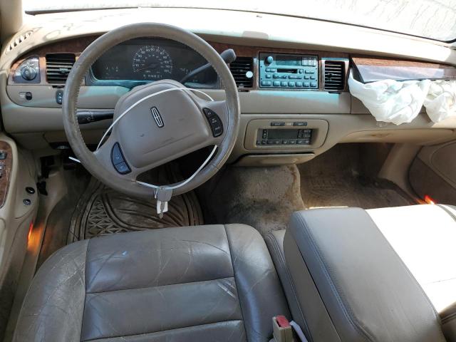 1LNHM81W31Y689216 - 2001 LINCOLN TOWN CAR EXECUTIVE BEIGE photo 8