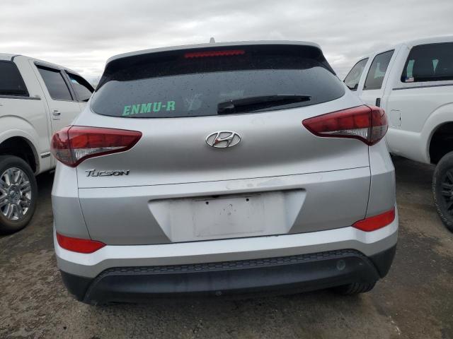 KM8J33A46JU607749 - 2018 HYUNDAI TUCSON SEL SILVER photo 6