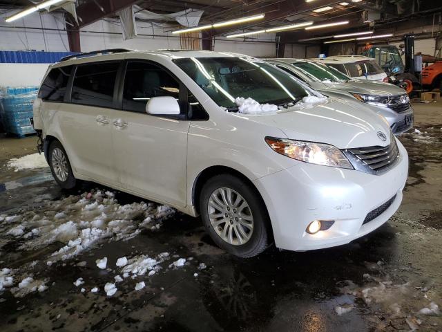 5TDYZ3DCXHS869759 - 2017 TOYOTA SIENNA XLE WHITE photo 4