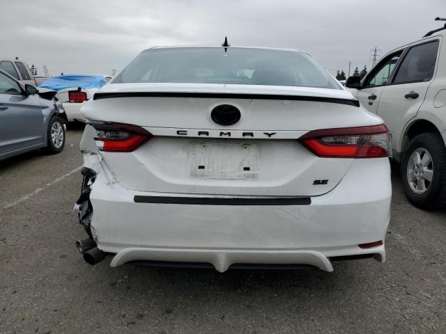 4T1T31AK4RU062156 - 2024 TOYOTA CAMRY SE NIGHT SHADE WHITE photo 6