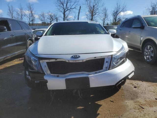 KNAGM4A79F5657944 - 2015 KIA OPTIMA LX WHITE photo 5